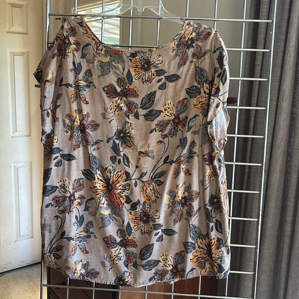 Emery Rose Top - Picture 3 of 7